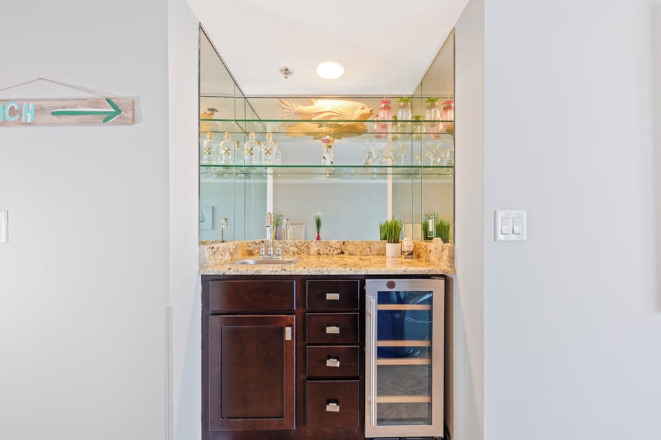 Wet bar
