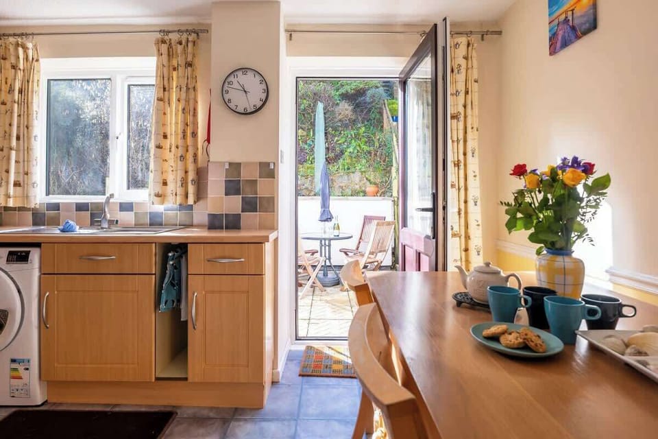 The kitchen to garden view