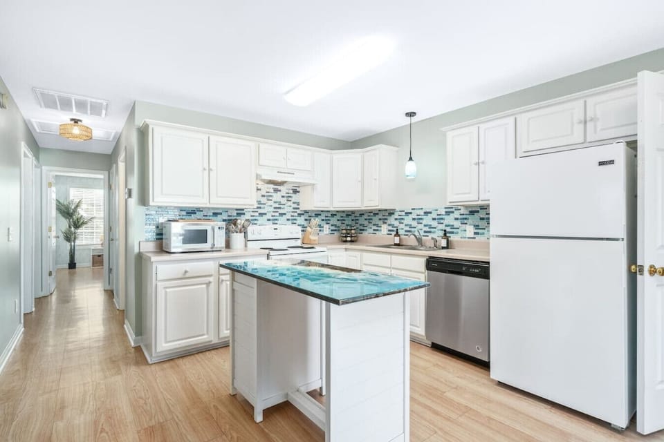 Fully Stocked Kitchen, featuring an elegant epoxy island.
