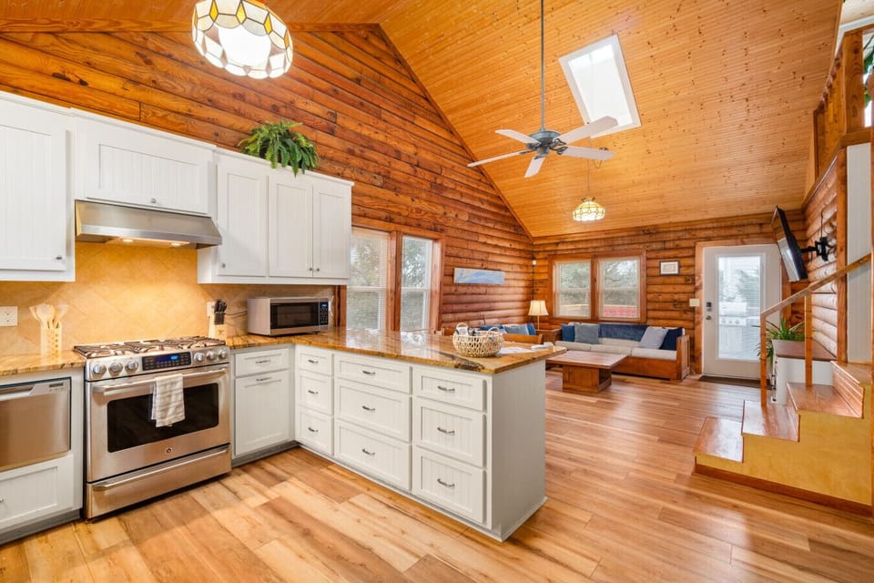 Very Open and Bright Living Area
