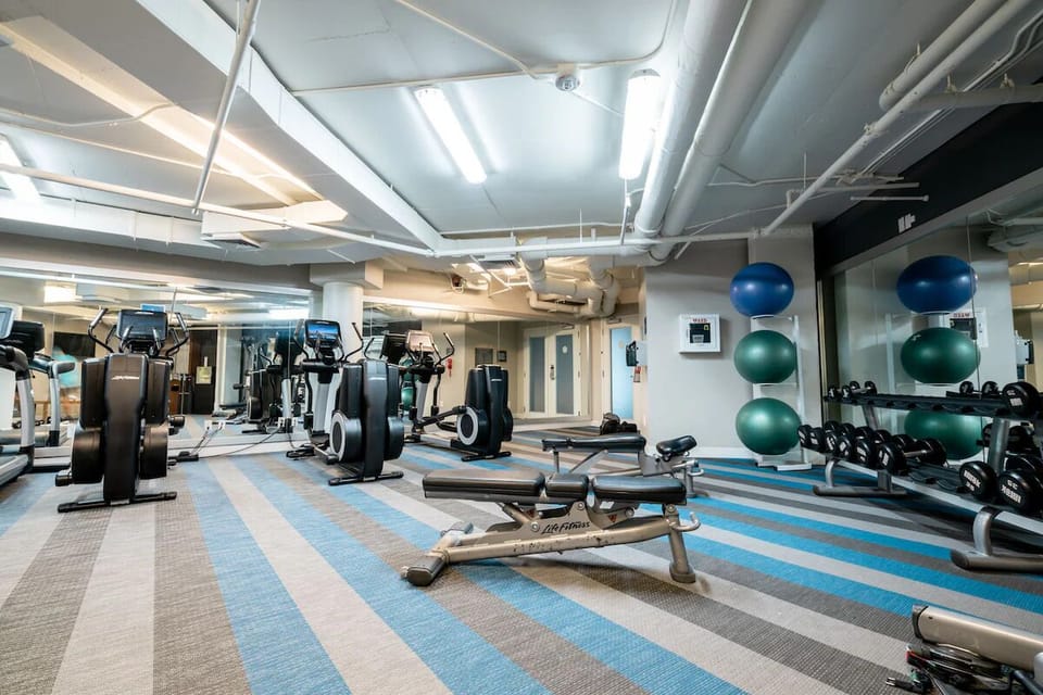 Recharge with strength training, mirrors, and plenty of space.