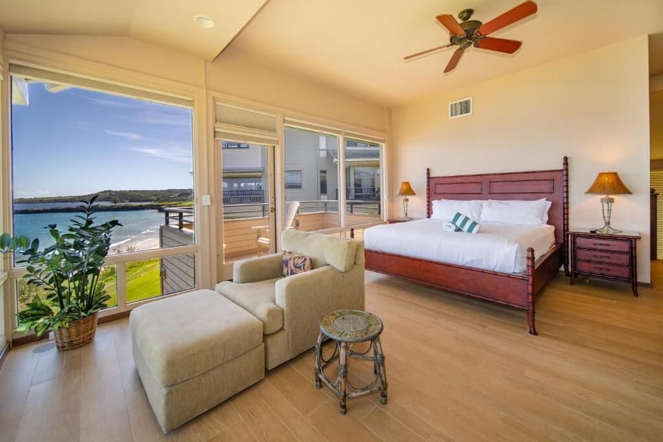 Bedroom with 1 Queen bed