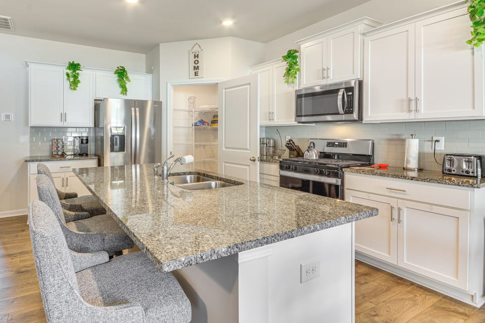 Kitchen | Trash Bags/Paper Towels | 1st Floor