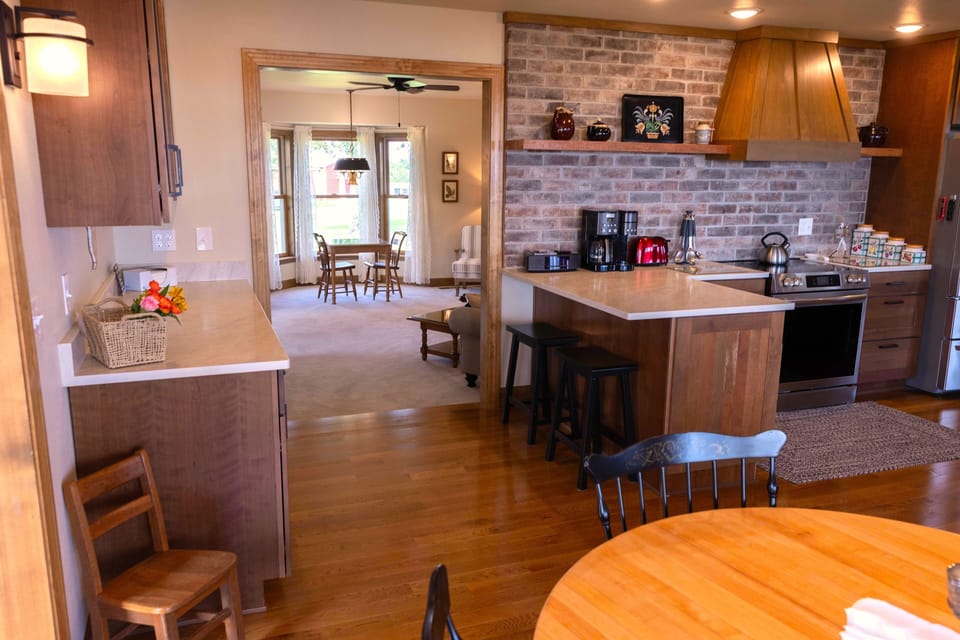 Butler's pantry from the breakfast area