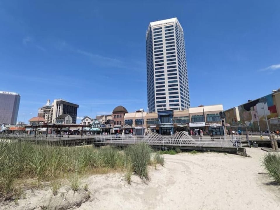 AC Beach & Boardwalk, Shops, and Restaurants!
