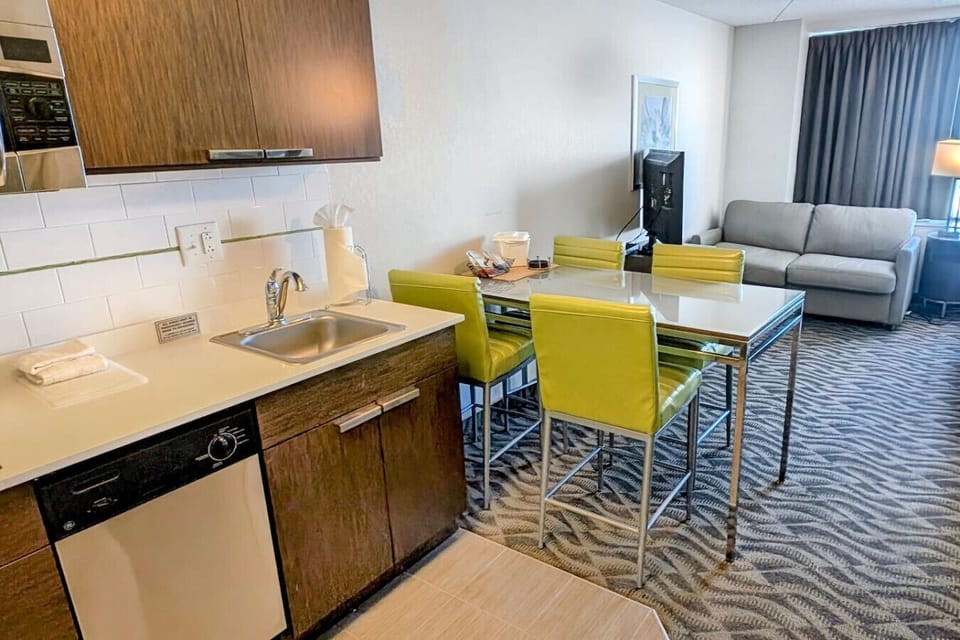 Ocean-View Dining Area with Table & Seating for 4 Guests.