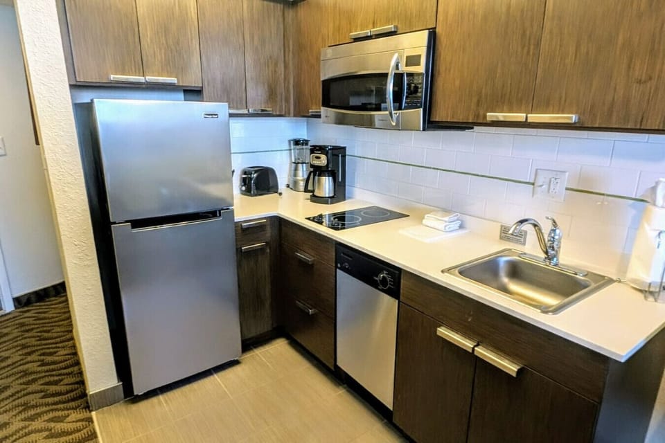 Fully Equipped Kitchenette with Coffee Maker, Stove, Fridge & More!