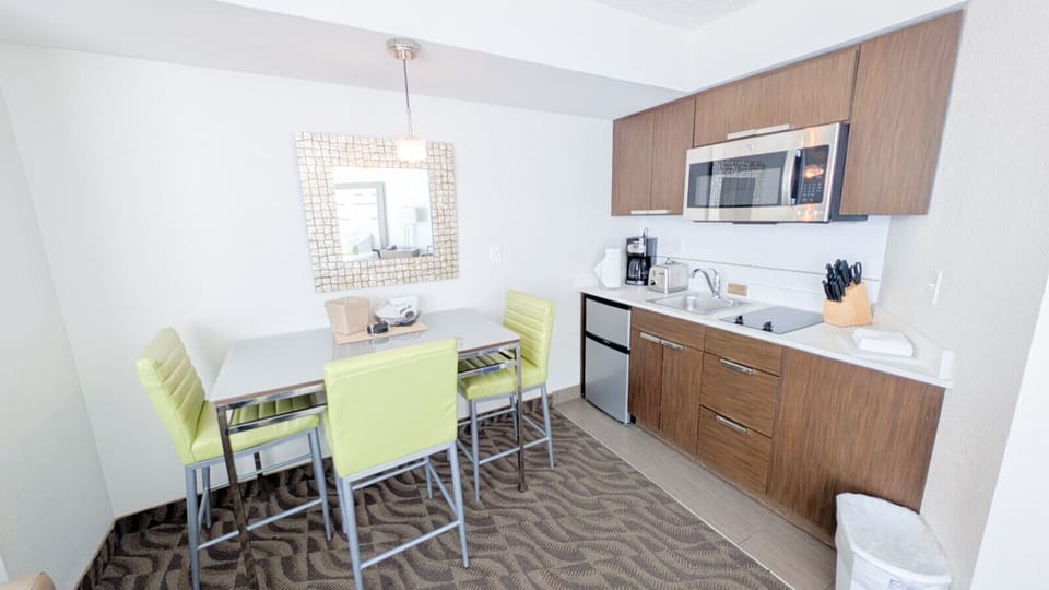 Dining Area with Table, Chairs, Kitchenette, Microwave & Mini Fridge!