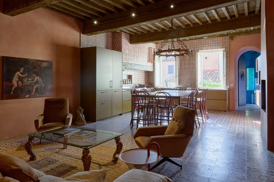 Lounge to Kitchen