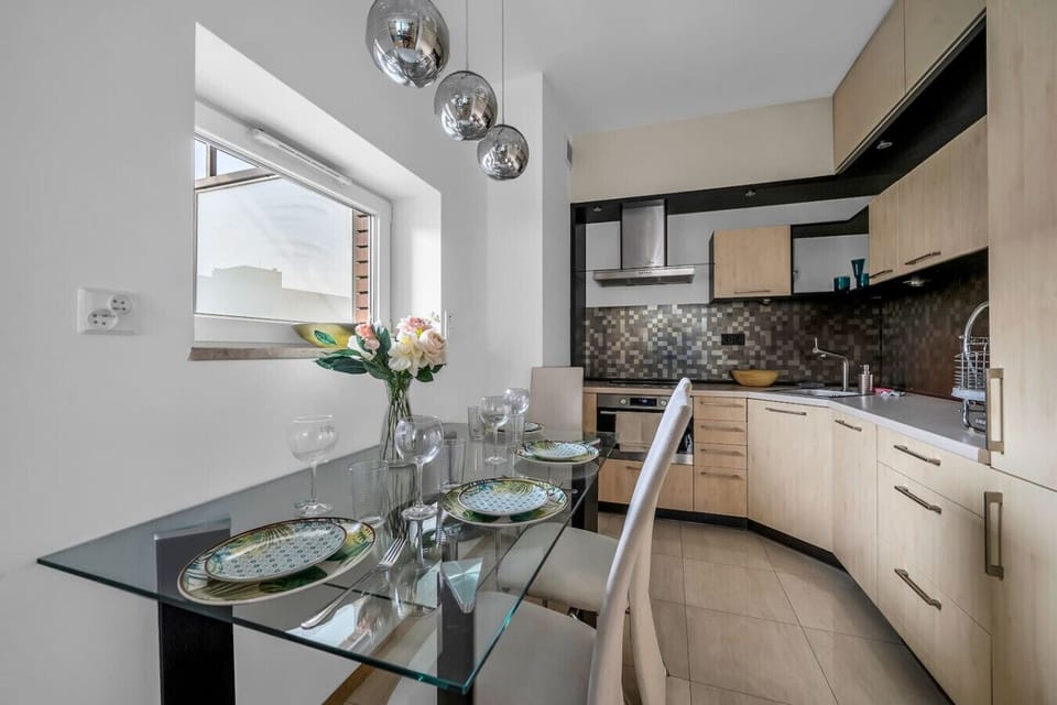 Kitchen with Dining Table | Book Now with RENTUJEMY.COM