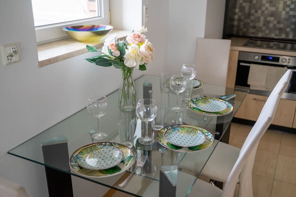 Kitchen with Dining Table | Book Now with RENTUJEMY.COM