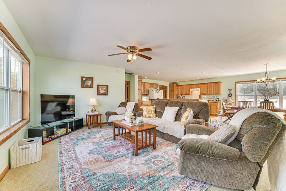 Living Area | Smart TV w/ Cable | Board Games