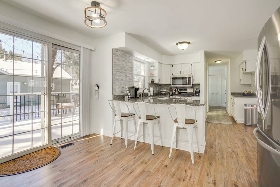 Kitchen | Cooking Basics | Breakfast Bar | Keurig Coffee Maker | Main Level