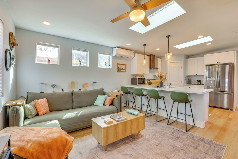 Living Room | Queen Sleeper Sofa | Smart TV | Central Heating & A/C