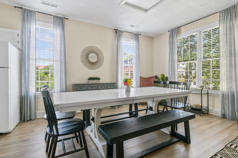 A table made for connection. Whether it’s breakfast with family or wine with friends, this spot brings people together.