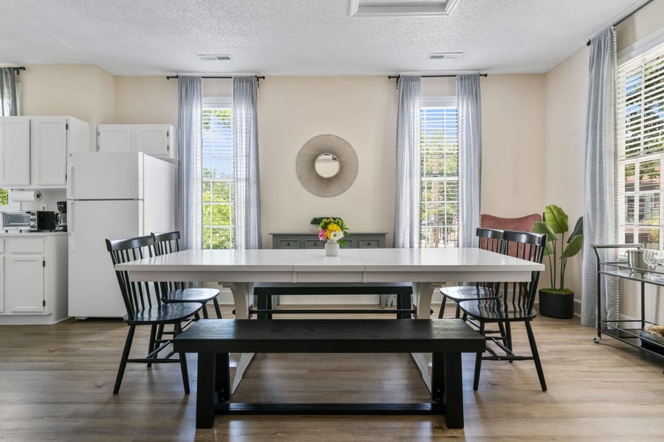Where meals turn into memories. This inviting space is perfect for sharing food, laughter, and unhurried moments.