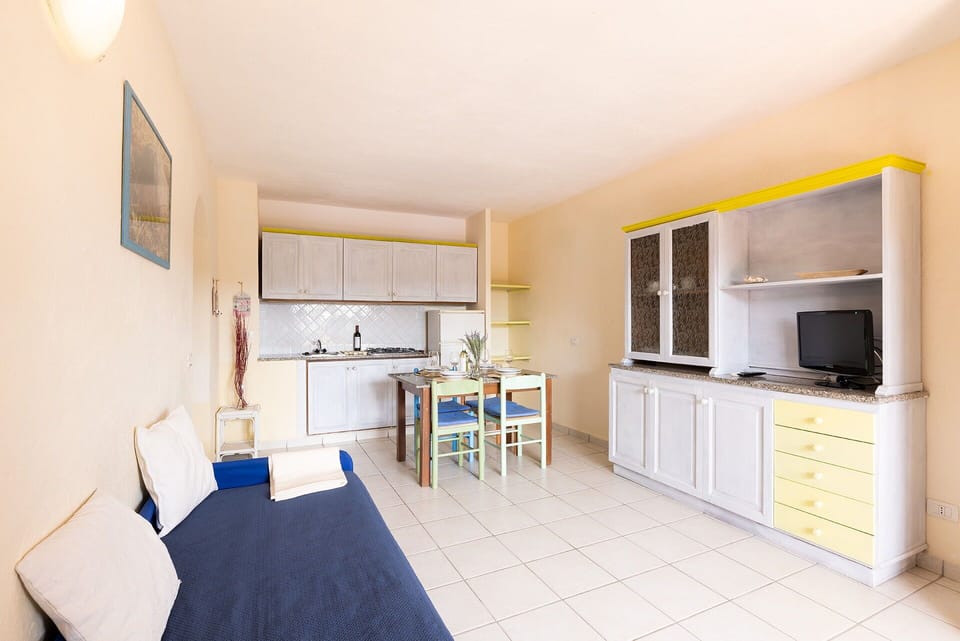 Autumn, Kitchen, Living Room, Spring, Summer