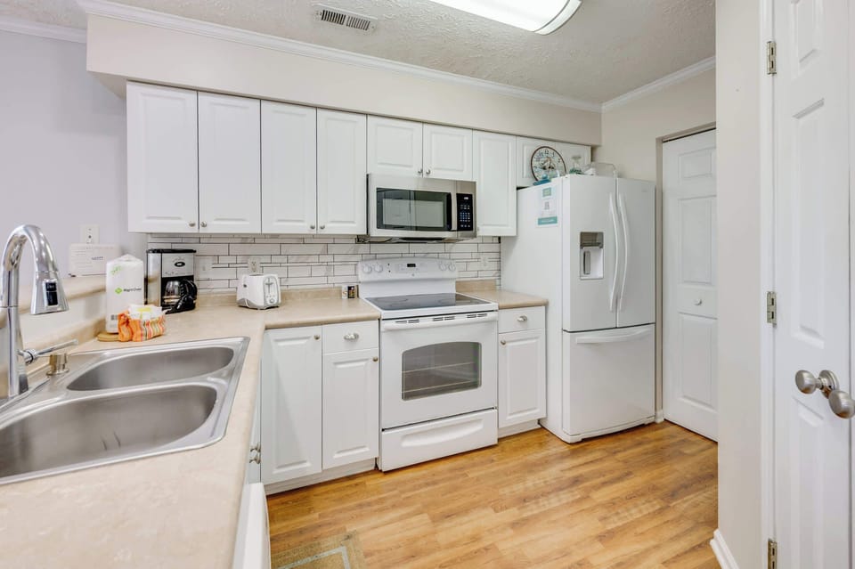 Large Kitchen Area