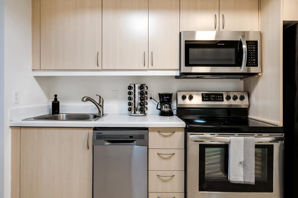 Modern chef's kitchen. Fully equipped with stainless steel appliances for all your culinary needs