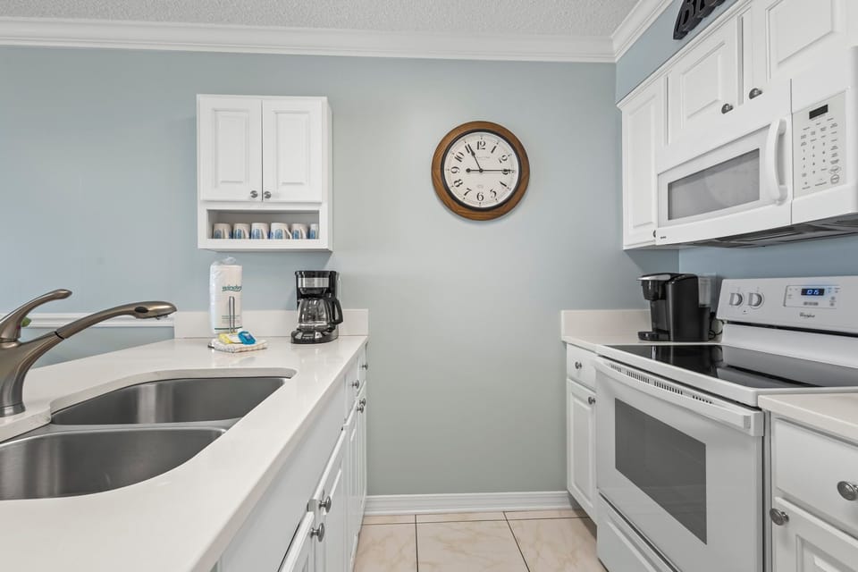 Royal Palms 704 Kitchen area