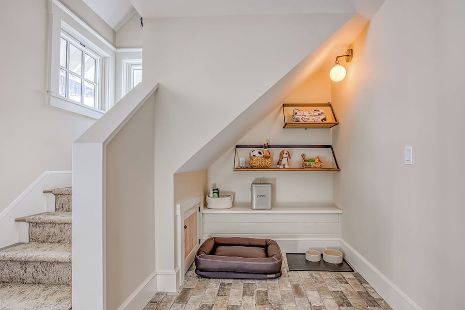 Main House
-Lower Level-
Mudroom & Puppy Nook