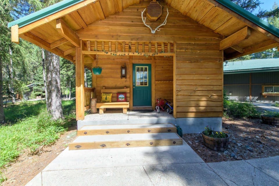 Welcome to Fishing Cabin in the Woods!