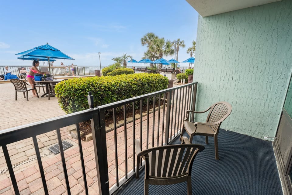Ocean breeze & poolside dreams 🌊☀️