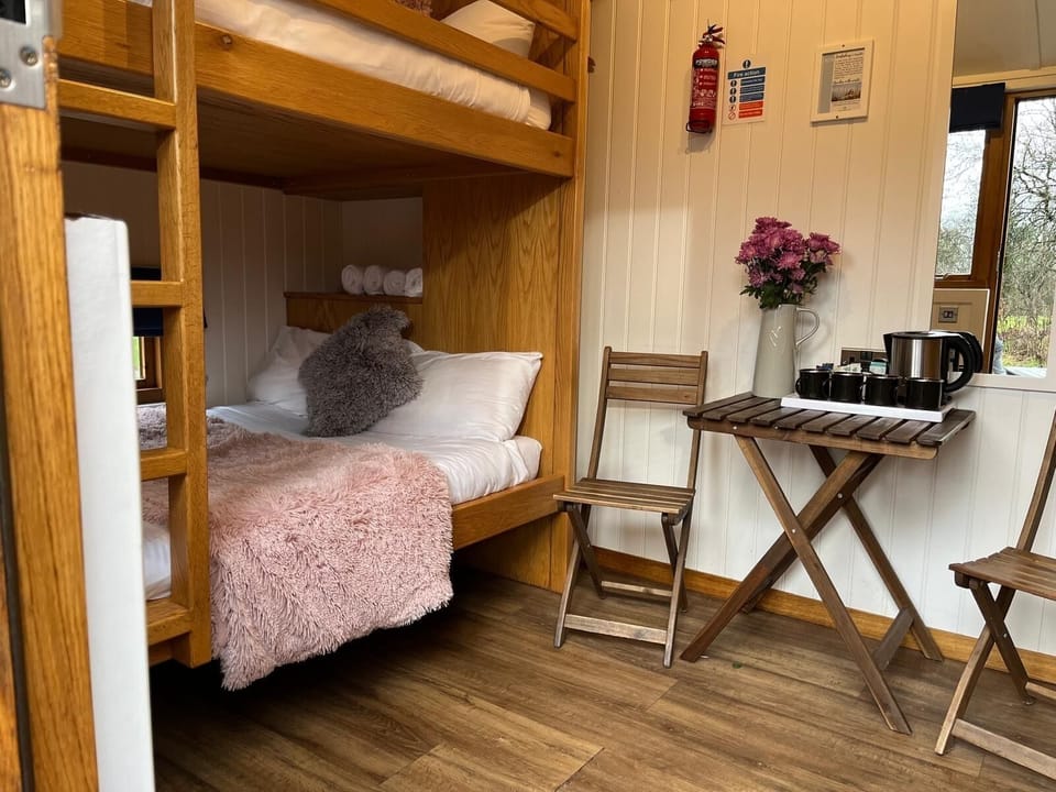 inside20hut202