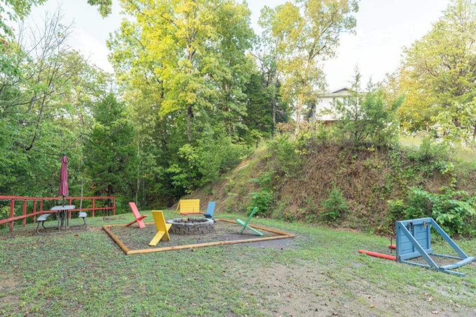 Caver Cabin's crackling firepit