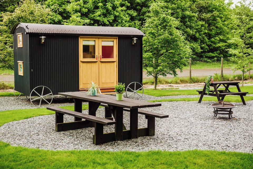 03BlackHut-27-5-16-0089