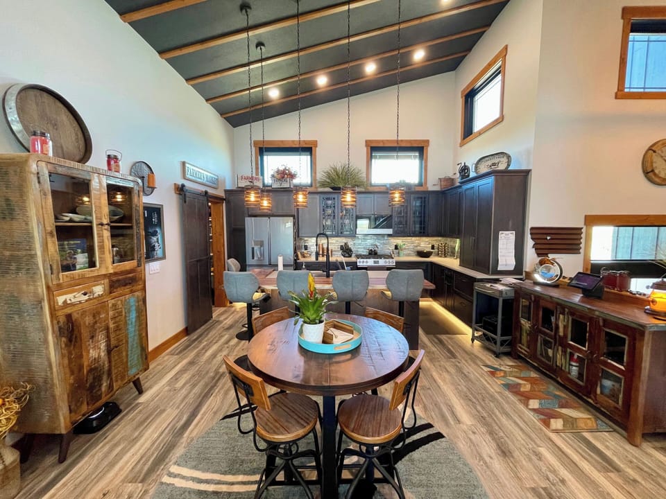 Kitchen/Dining with ample adjustable high-top seating