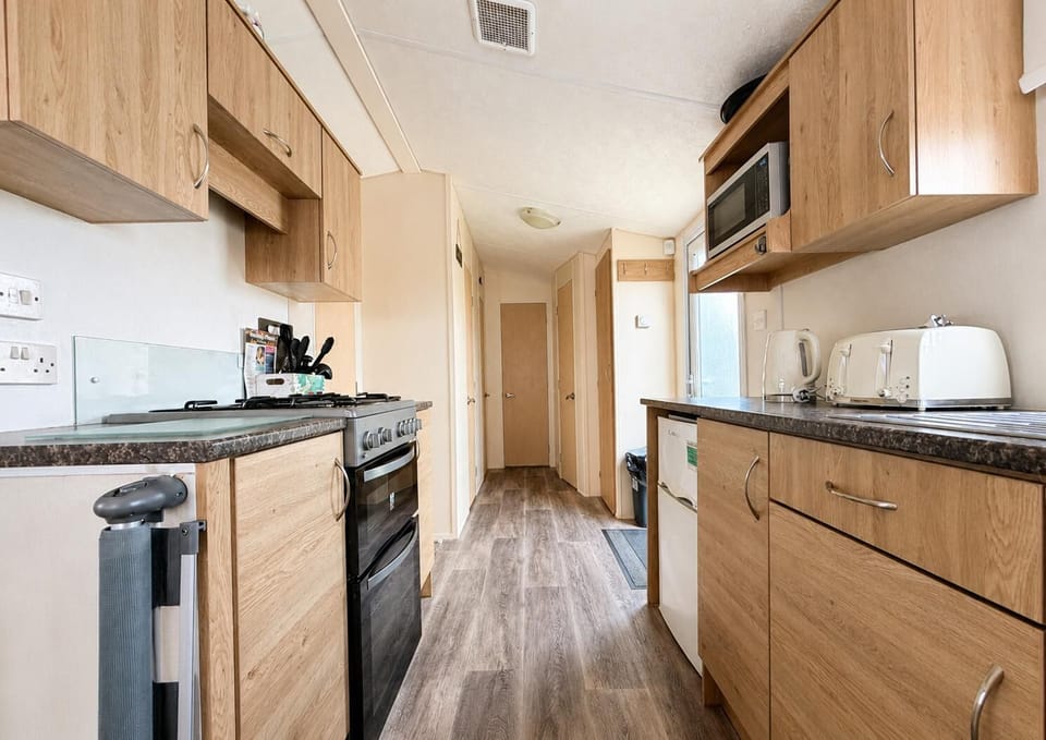 Whether you're booking ahead for holidays 2026 or seeking last minute family holidays, Kessingland Beach Holiday Park Lowestoft is the perfect spot to enjoy the beauty of Kessingland beach.