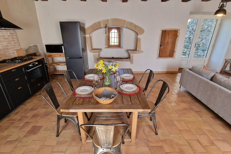Dining area towards the garden