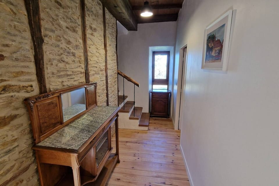 Corridor leading to the 2 bedrooms and the laundry room