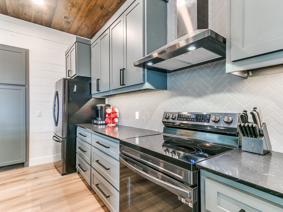 84-web-or-mls-501 E Brooks St-85
