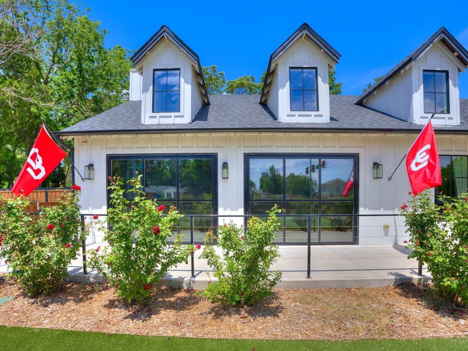 45-web-or-mls-501 E Brooks-46