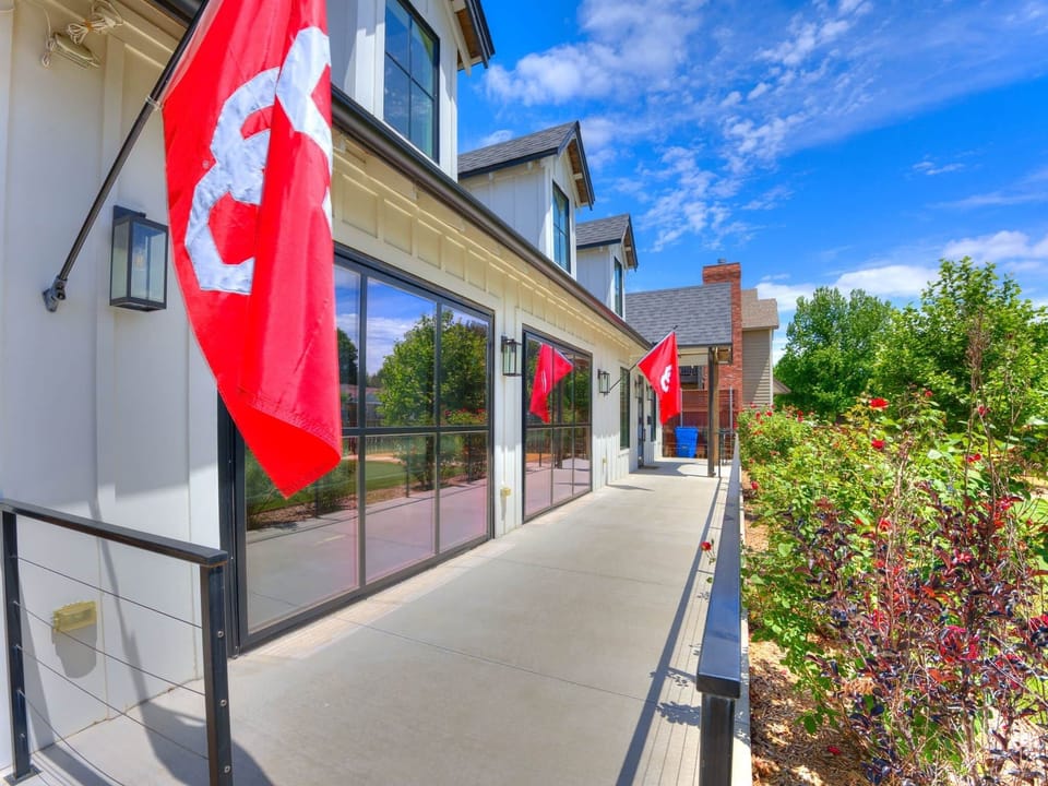 44-web-or-mls-501 E Brooks-45
