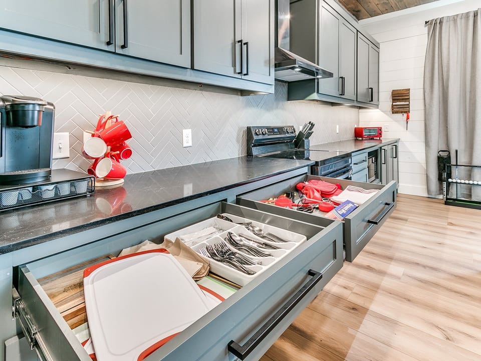 86-web-or-mls-501 E Brooks St-87
