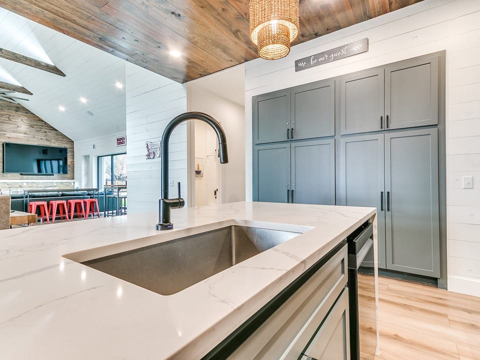 88-web-or-mls-501 E Brooks St-89