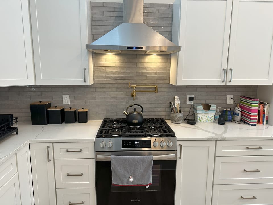 5 burner gas stove with pot filler.