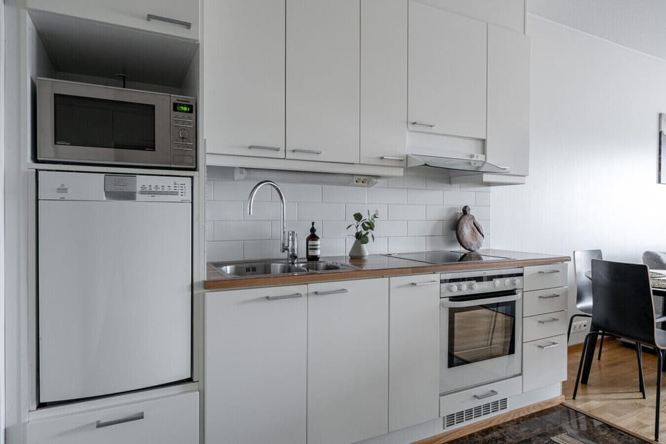 This apartment is located in historical Tampella neighborhood close to the Tampere downtown as well as Lake Näsijärvi. The apartment is a one-bedroom apartment and there is a private sauna and a glazed balcony for you to use. When renting this apartment y