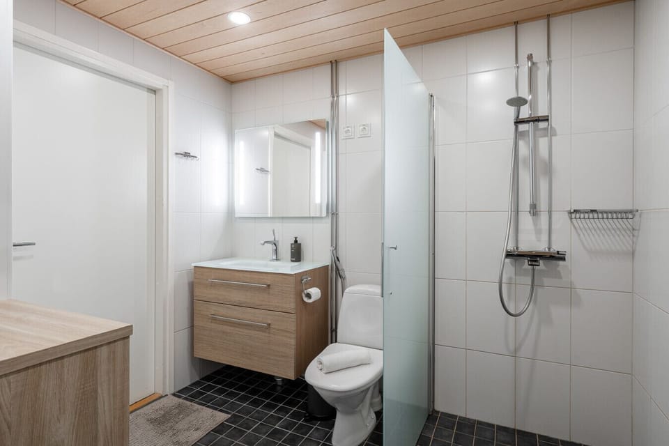 This apartment is located in historical Tampella neighborhood close to the Tampere downtown as well as Lake Näsijärvi. The apartment is a one-bedroom apartment and there is a private sauna and a glazed balcony for you to use. When renting this apartment y