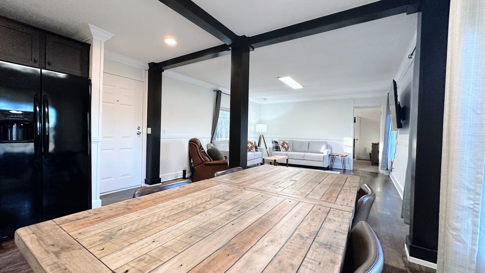 An open, inviting space made for laughter, meals, and memories. 