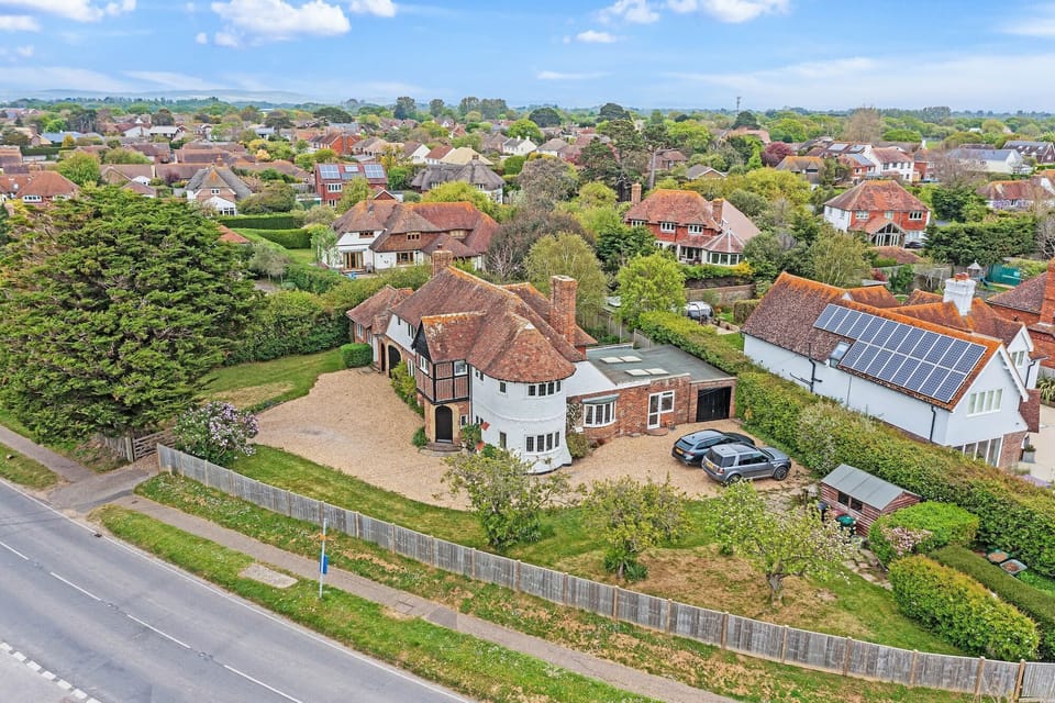 Welcome to this charming beach getaway in the heart of the picturesque village of West Wittering.