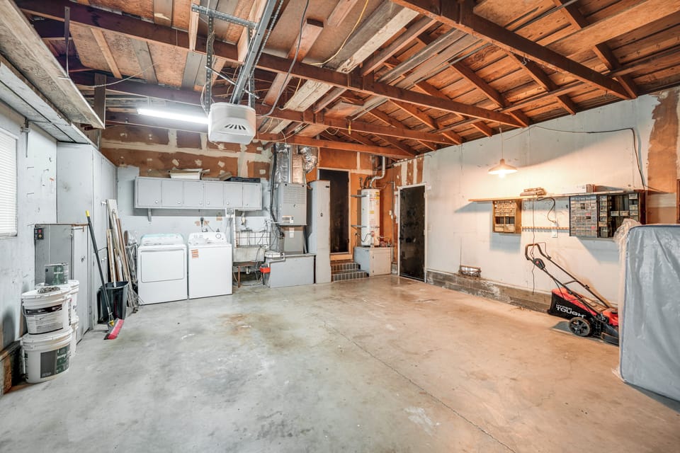 Garage | Laundry