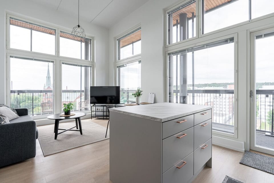 You`ll find everything you need for home cooking, including a dishwasher for easy cleanup and a modern oven and stovetop.