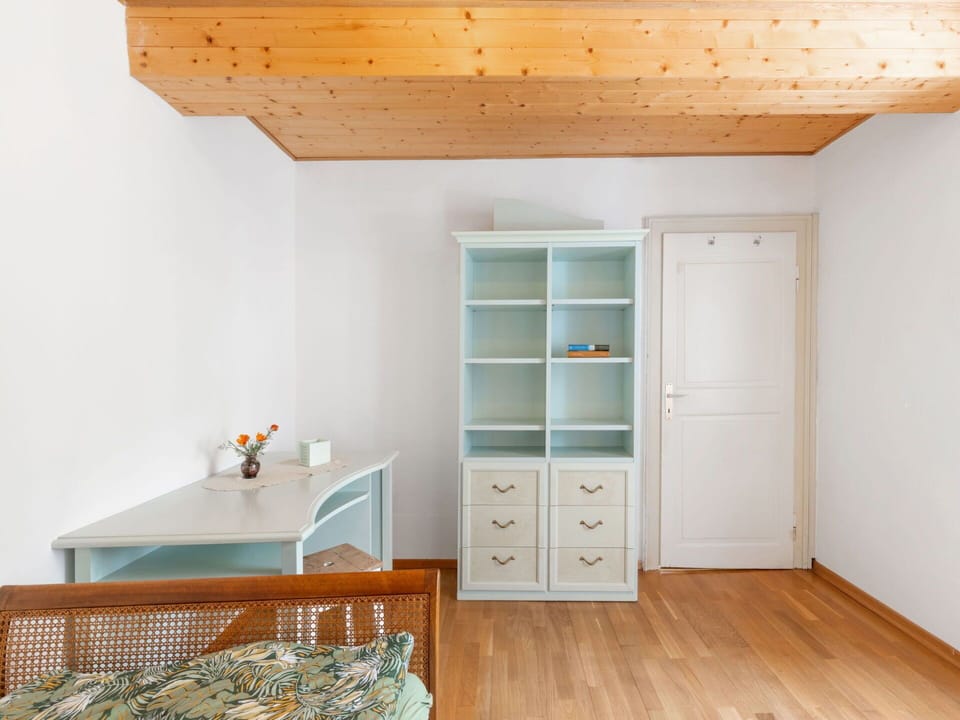 Cabinetry, Property, Furniture, Shelf, Drawer, Wood, Building, Interior Design, Floor, Flooring
