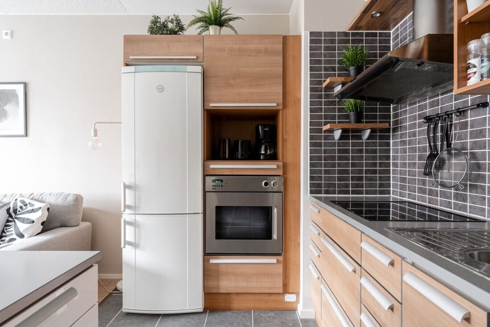 The kitchen has everything you need for cooking, including a fridge & freezer, oven, stove and microwave.