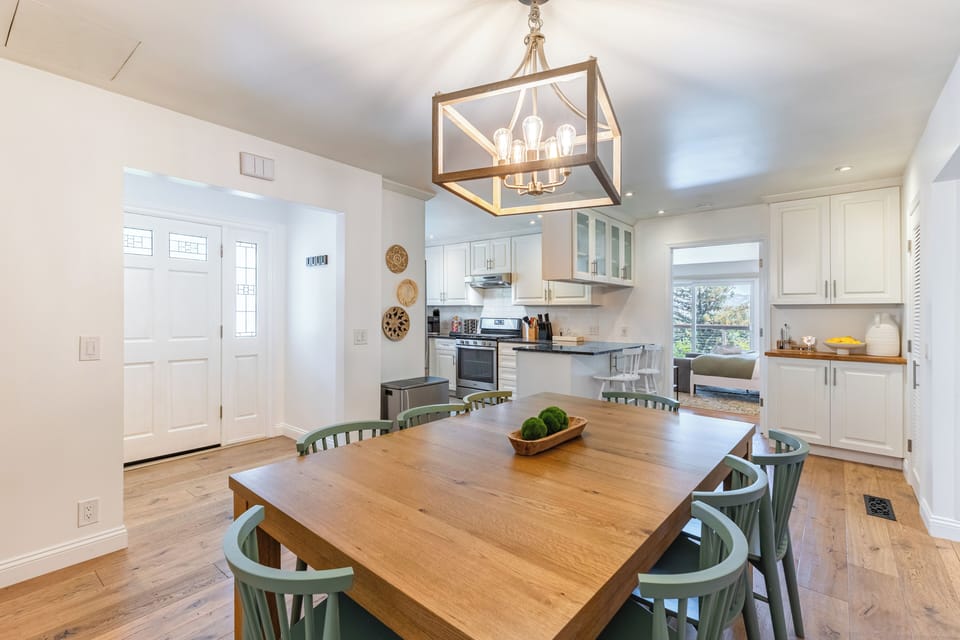 Fully equipped kitchen.