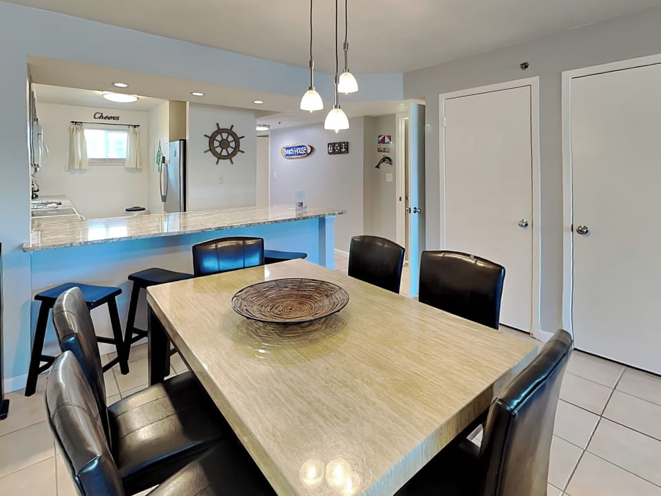 Dining Area - Seating for Six